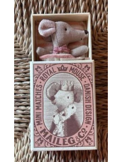 Bébé souris-Rose- dans sa mini boite